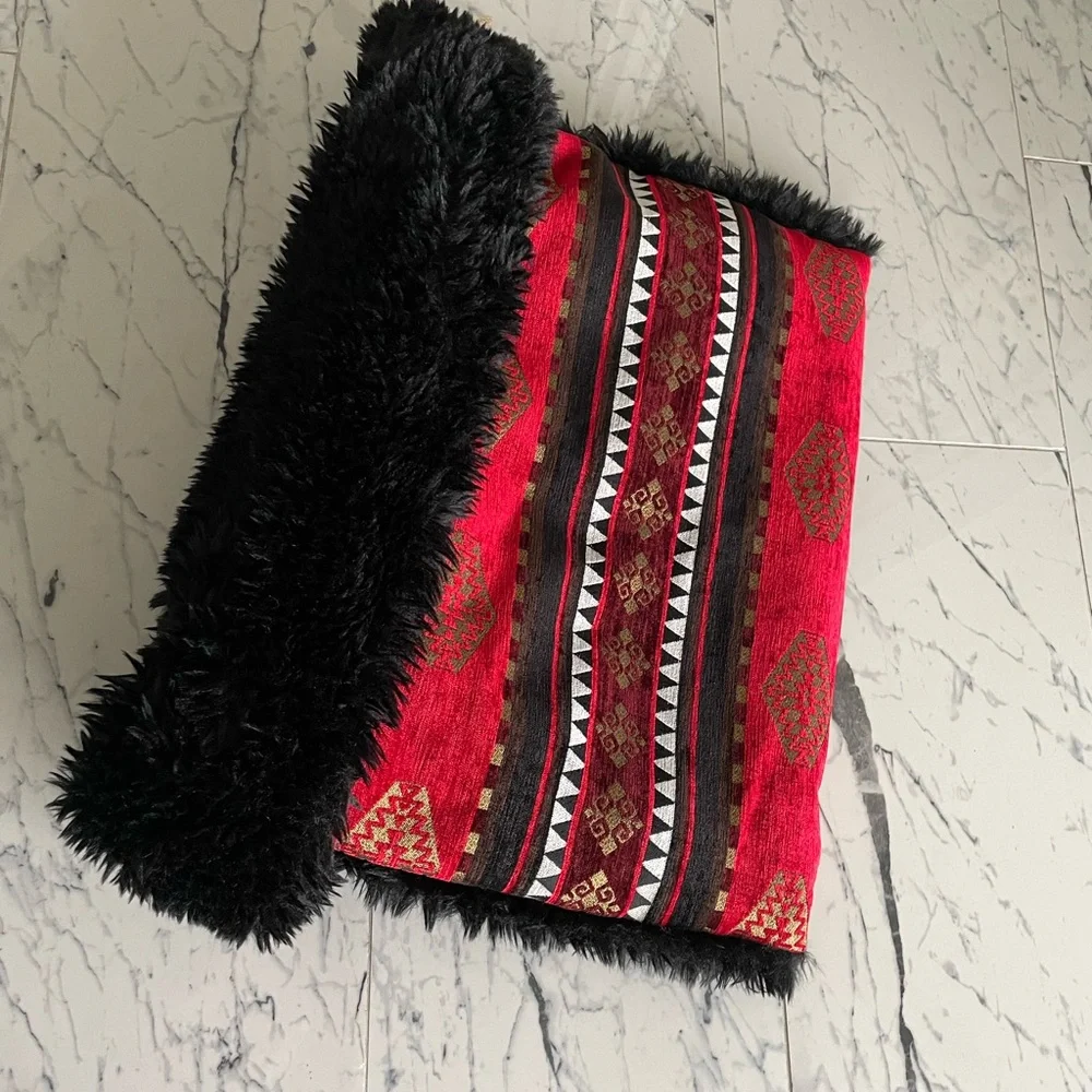 Zeus, High-end black faux fur and kilim-velvet fabric M size handmade pet bed